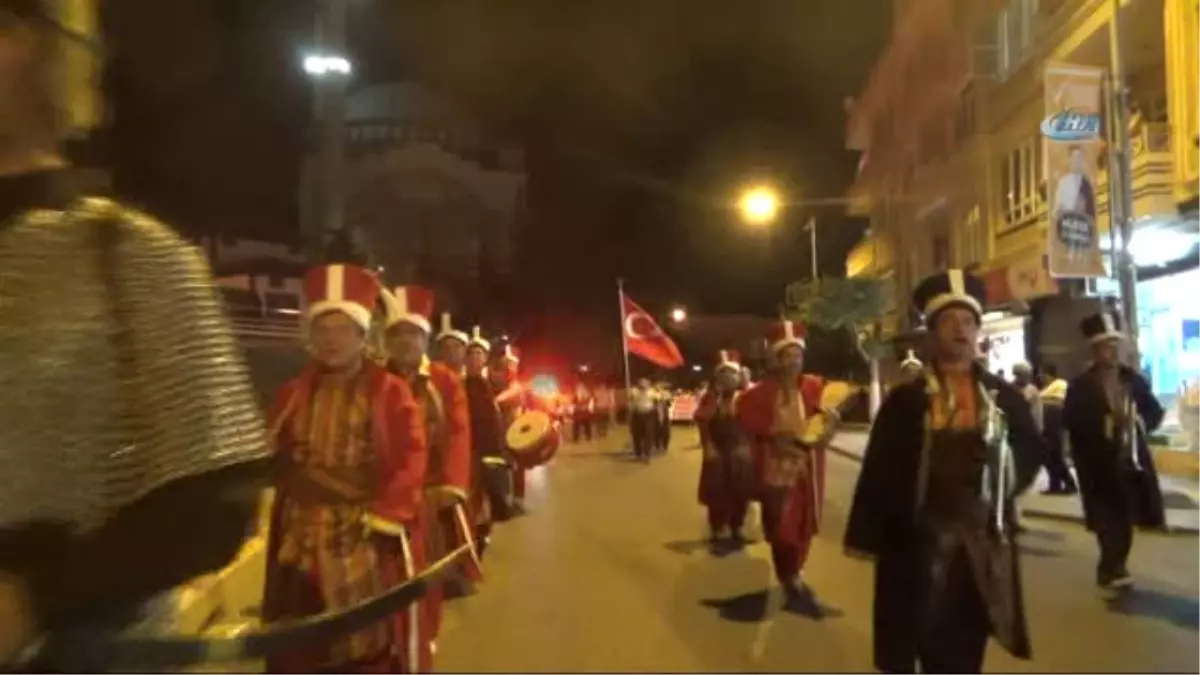 Mercidabık Zaferi ile Fırat Kalkanı Harekatı\'nın Yıldönümünde Fener Alayı Yürüyüşü