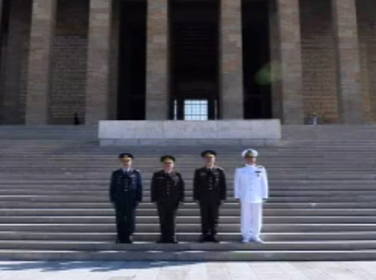 Org. Akar, Yeni Kuvvet Komutanları ile Anıtkabir\'i Ziyaret Etti