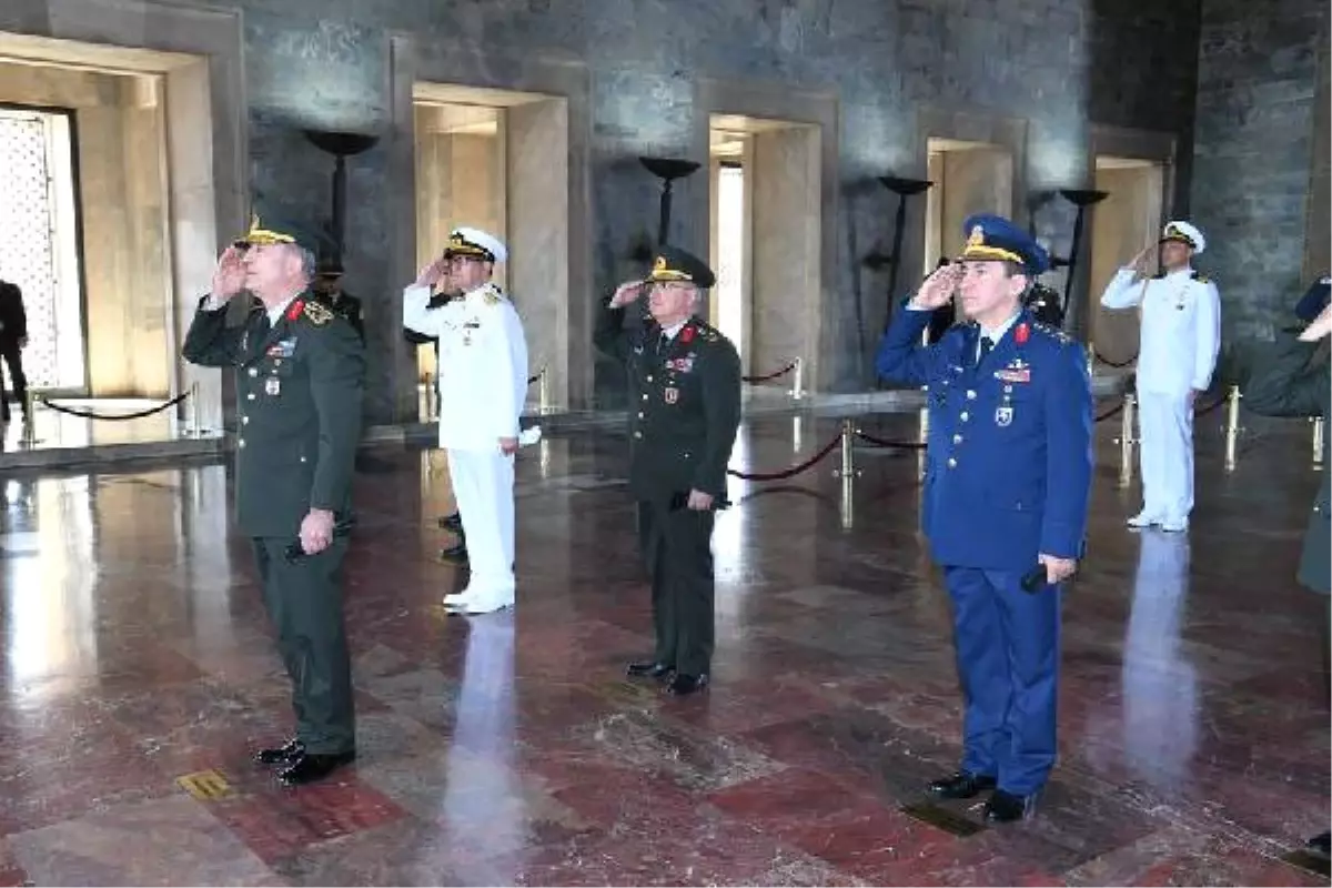 Orgeneral Hulusi Akar ve Kuvvet Komutanları Anıtkabir\'i Ziyaret Etti