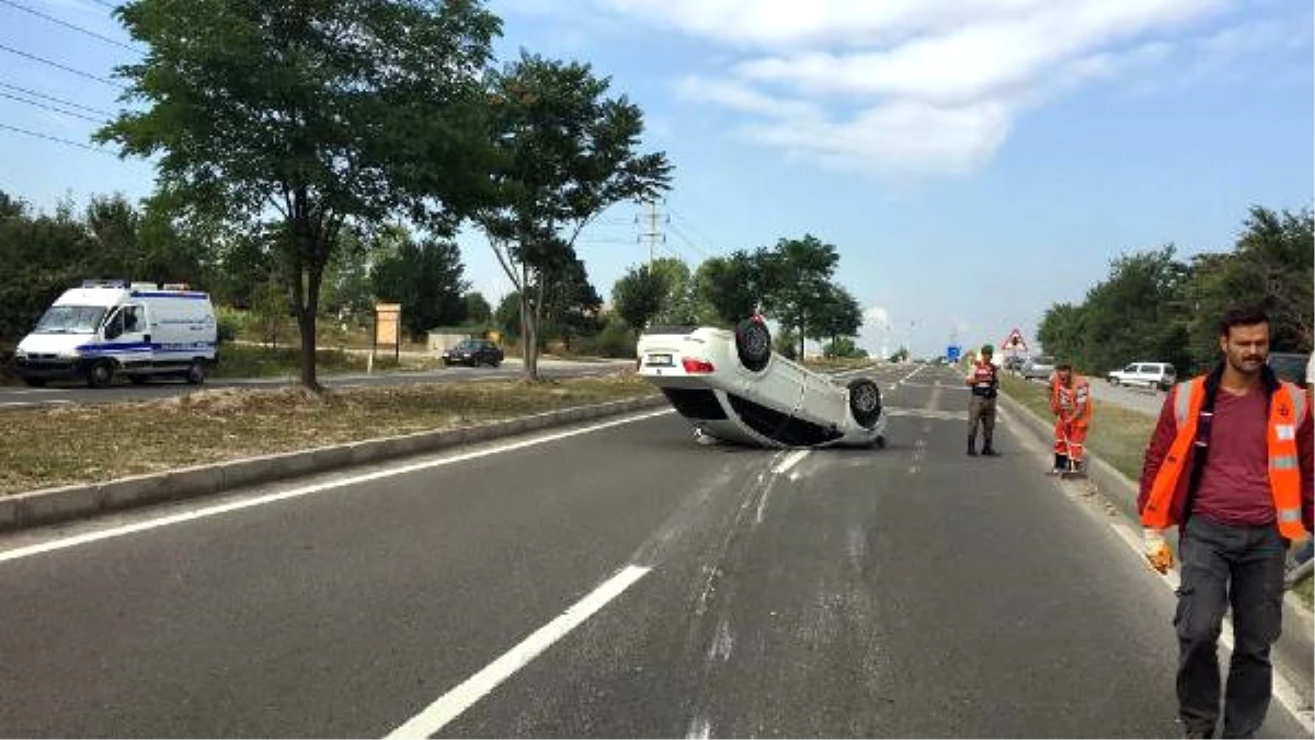 Takla Atan Otomobildeki 2 Kişi Yaralandı