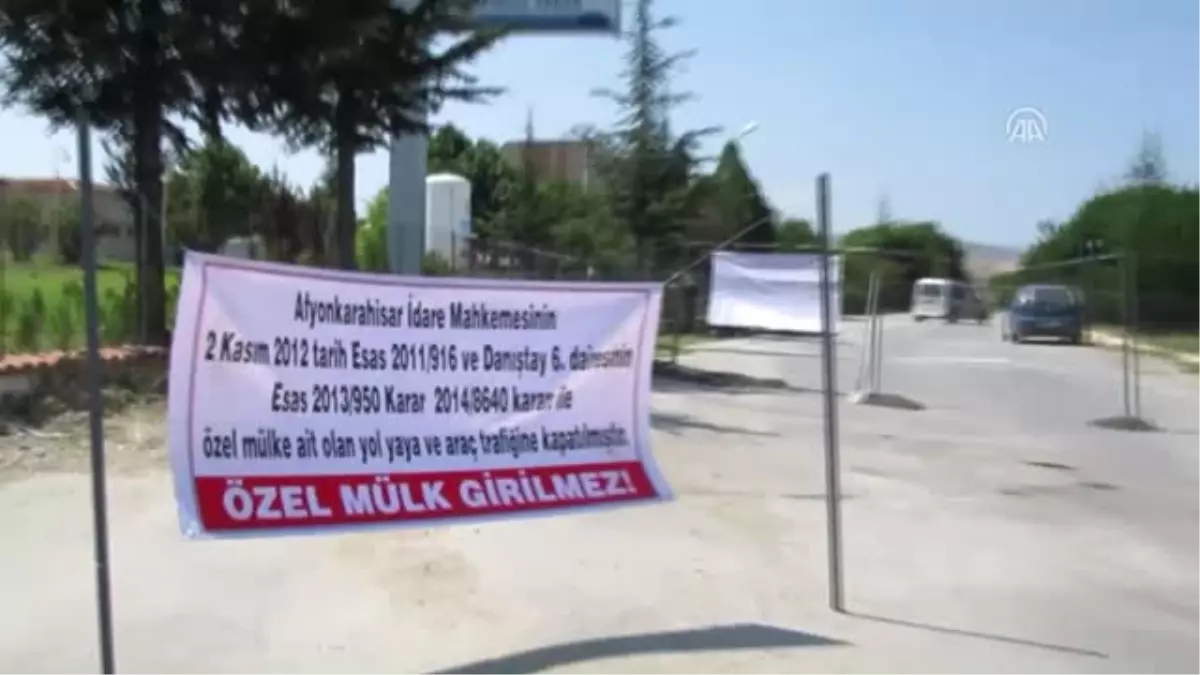 Tapulu Arazim" Diyerek Yolu Trafiğe Kapattı