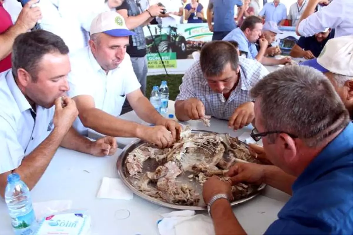 Tekirdağ\'da \'Oğlak Yeme\' Yarışması