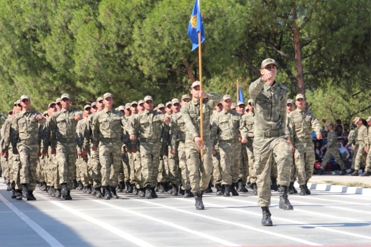 Alaşehir\'de Bin 636 Asker Yemin Etti