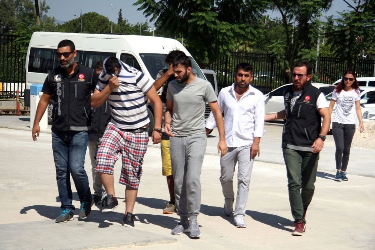 Antalya\'da Uyuşturucu Operasyonu: 4 Gözaltı
