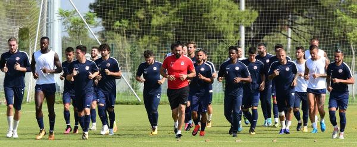 Antalyaspor\'da Sakat Oyuncuların Fazlalığı Can Sıkıyor