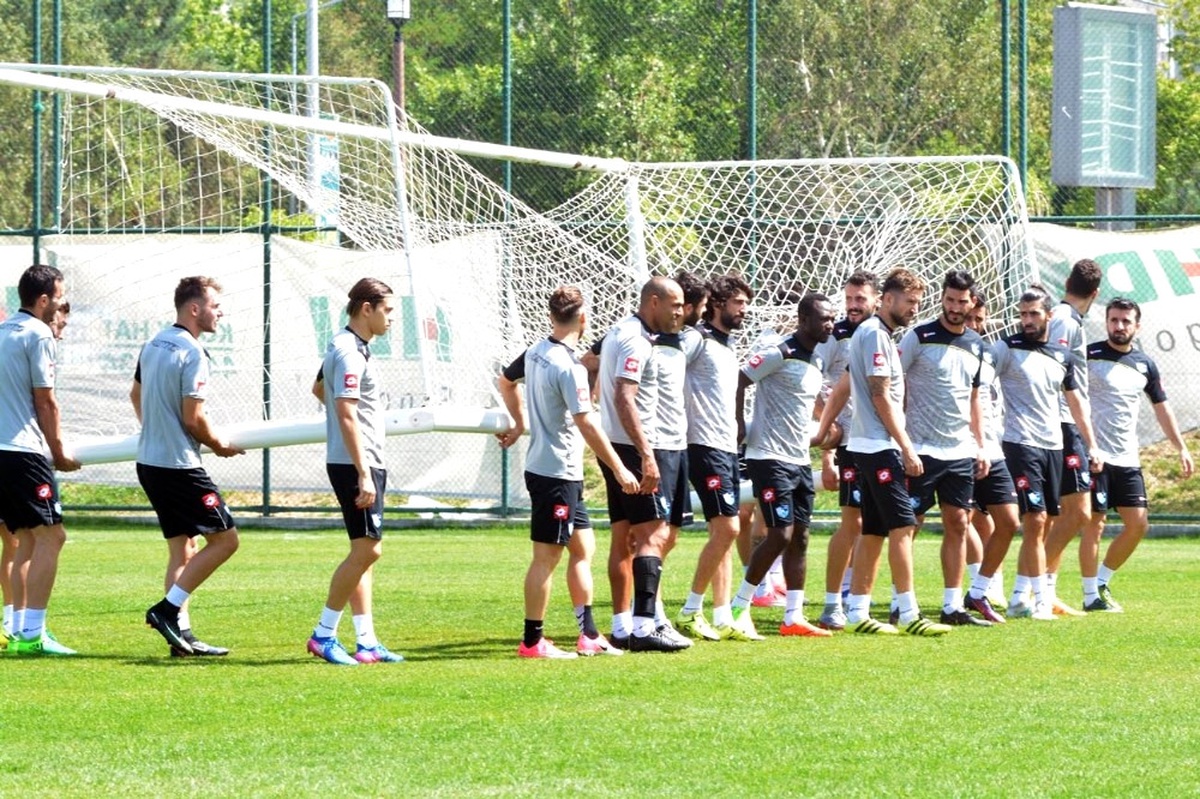 Bş.bld Erzurumspor Teknik Direktörü Özköylü: "Rize\'ye Puan Almak İçin Gidiyoruz"