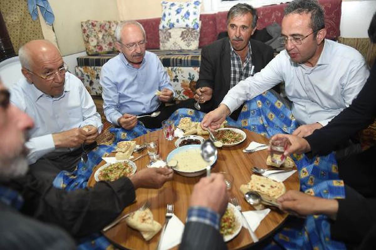 CHP\'li Tezcan\'dan AK Parti\'li Ünal\'a Fotoğraflı Yanıt