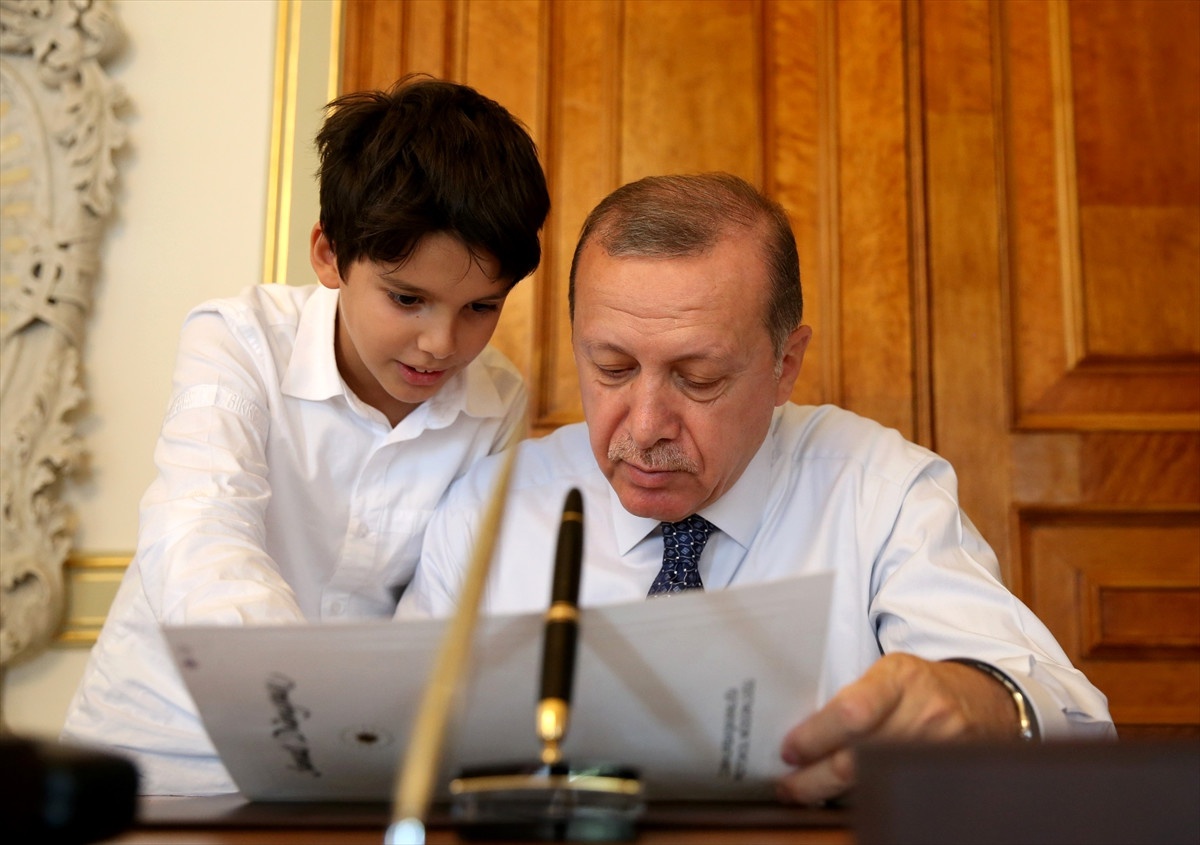 Cumhurbaşkanı Erdoğan, Torunuyla Fotoğraflarını Paylaştı