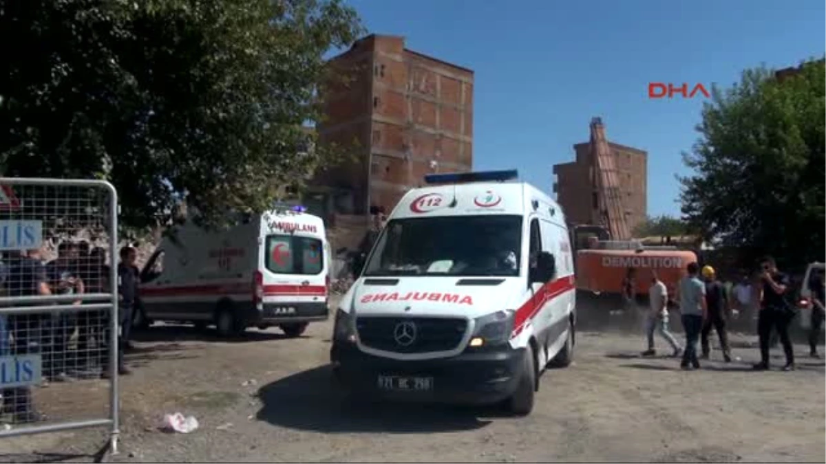 Diyarbakır Kentsel Dönüşüm Yıkım Alanında 2 İşçi Göçük Altında Kaldı