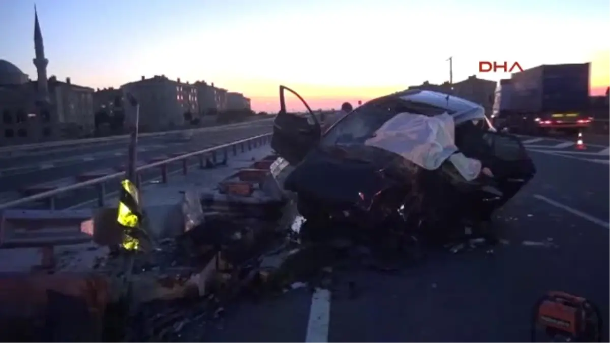 Edirne Refüje Çarpan Otomobilde Anne ve Kızı Öldü, Hız Kadranı 120 Kilometrede Takılı Kaldı