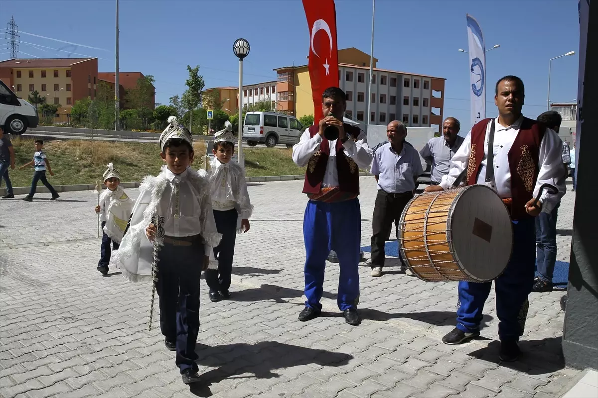 Edremit\'te Toplu Sünnet Şöleni Düzenlendi