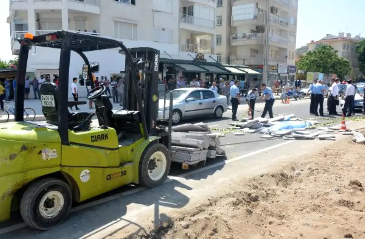 Emekli Maaşını Çekti, Forkliftten Düşen Taşların Altında Öldü