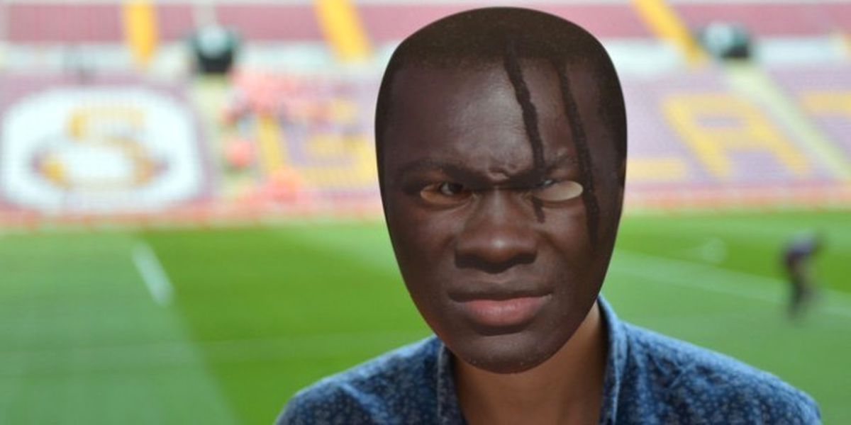 Galatasaray Taraftarından Gomis\'e Büyük Destek