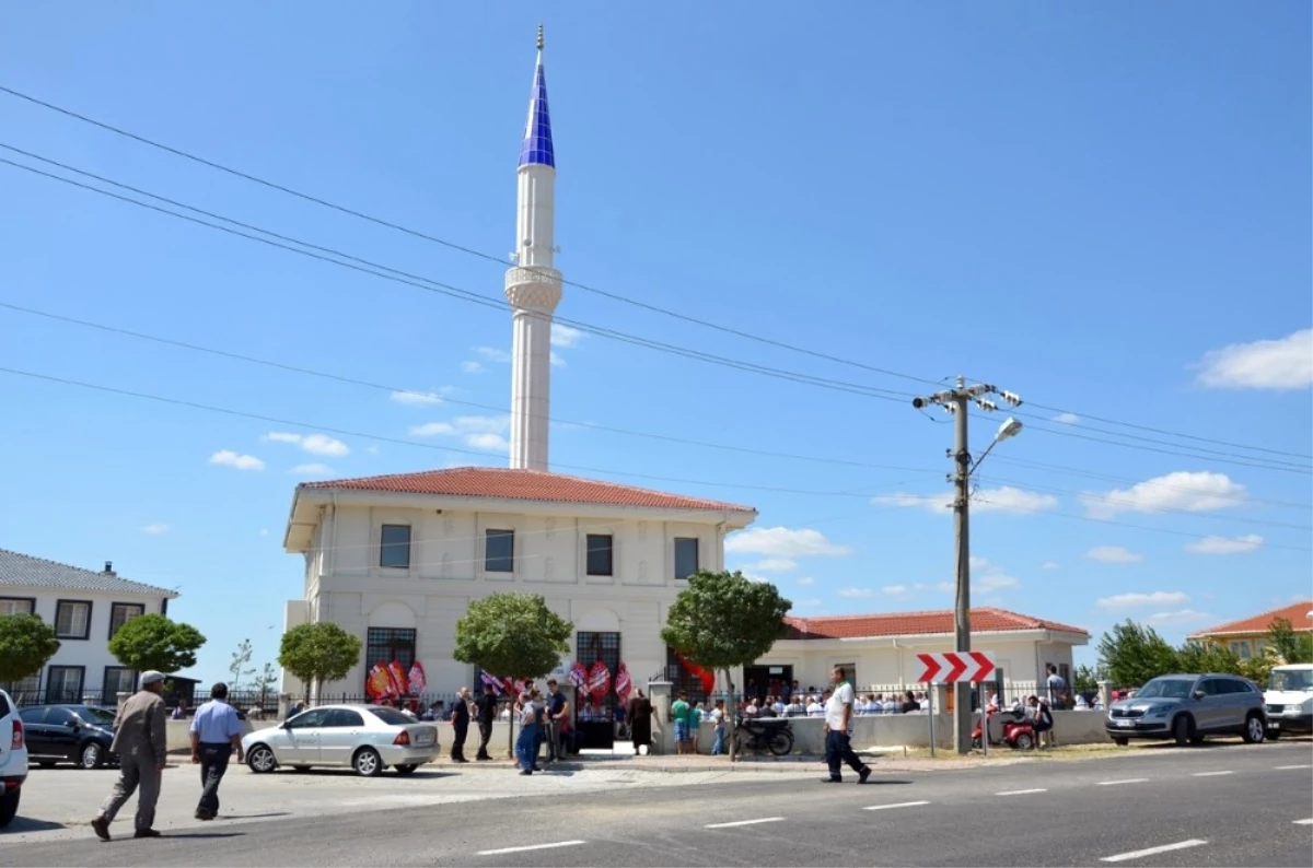 Hayrabolu\'da Hacı İbrahim Gür Camii İbadete Açıldı