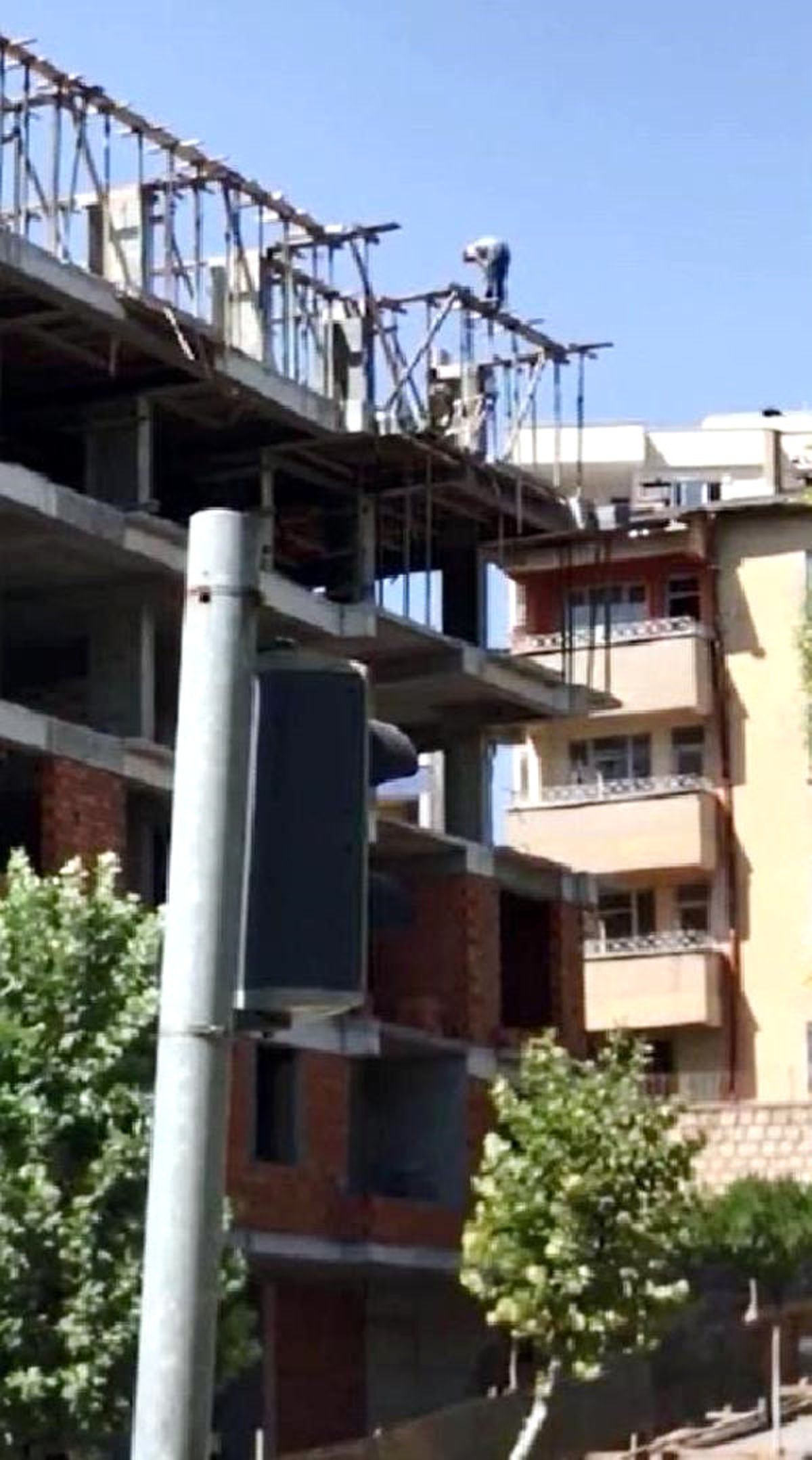 İnşaatın 7\'nci Katında Tehlikeli Çalışma