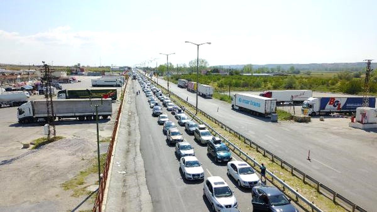 Kapıkule\'de Gurbetçilerin Dönüş Kuyruğu