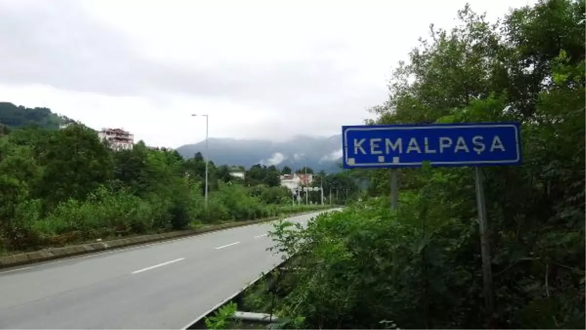 Kemalpaşa\'da İlçe Kararı Sevinçle Karşılandı