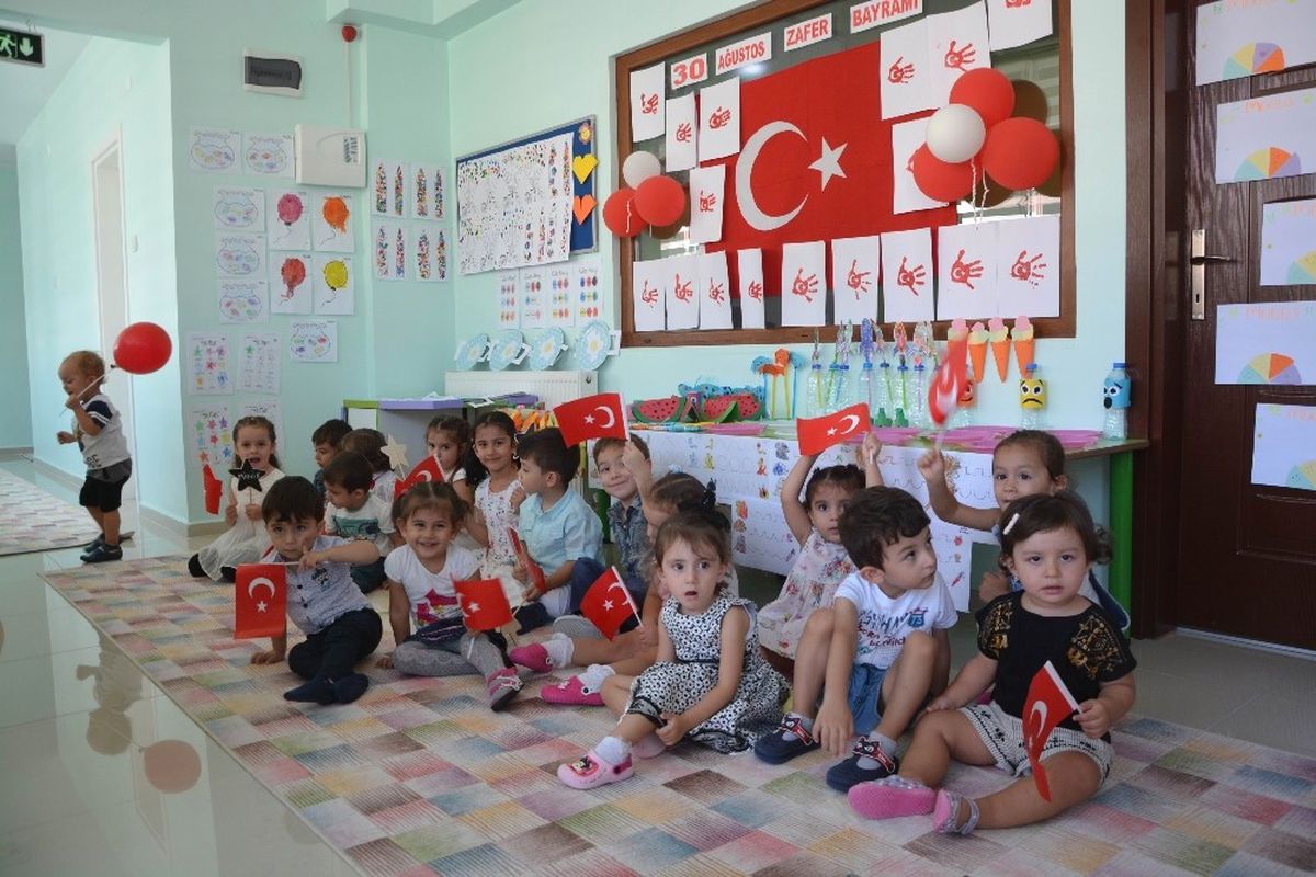Minik Yıldızların İlk Sergisi Beğeni Topladı