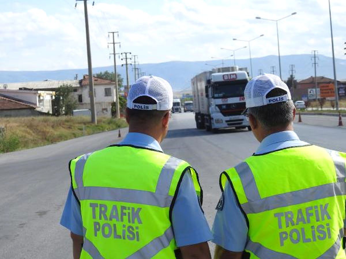 Otobüse Yolcu Olarak Binen Sivil Polisten Trafik Kuralı Takibi