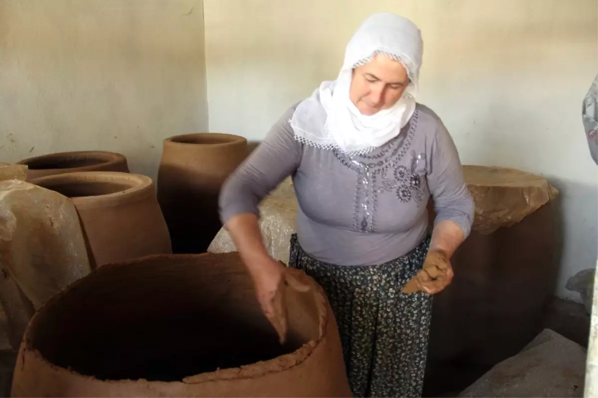 9 Çocuk Annesi 30 Yıldır Yaptığı Tandırları Türkiye\'nin Dört Bir Yanına Satıyor