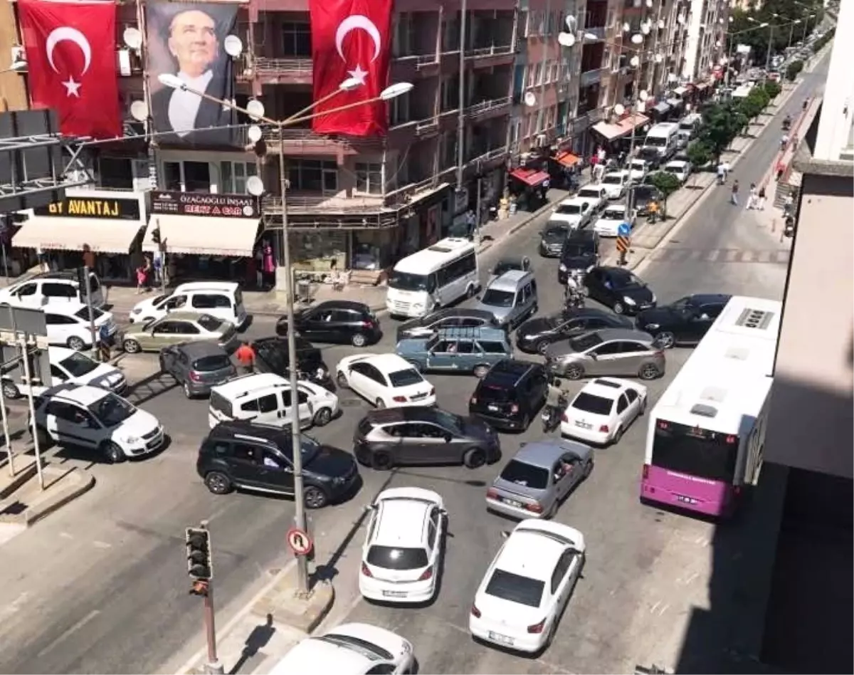 Tatilciler Akın Etti, Trafik Çilesi Başladı