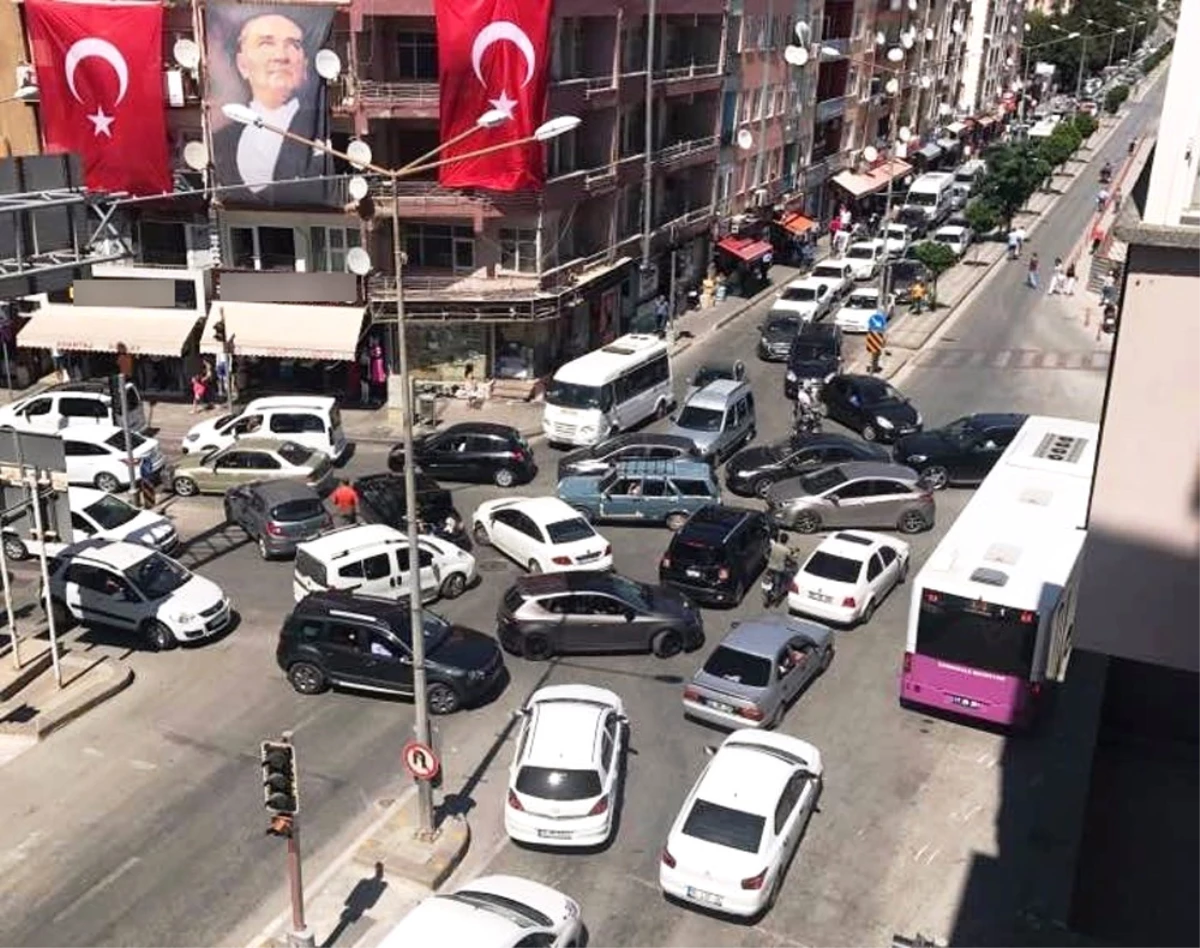 Tatilciler Akın Etti, Trafik Çilesi Başladı