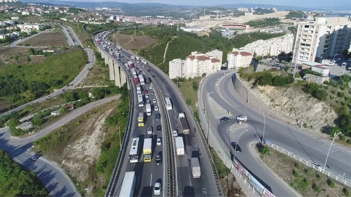 Tem Otoyolunda Bayram Yoğunluğu Başladı