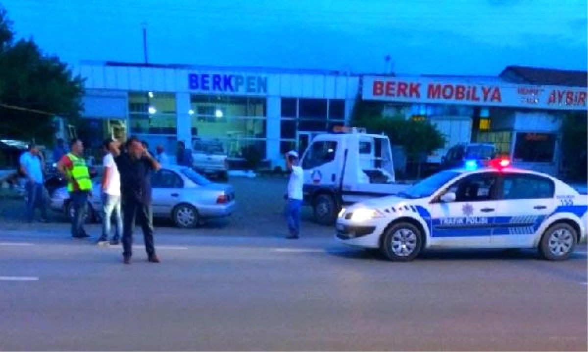 3 Defa Polisin \'Dur\' İhtarına Uymayan Sürücüsü Yola Döşenen Kapanla Yakalandı