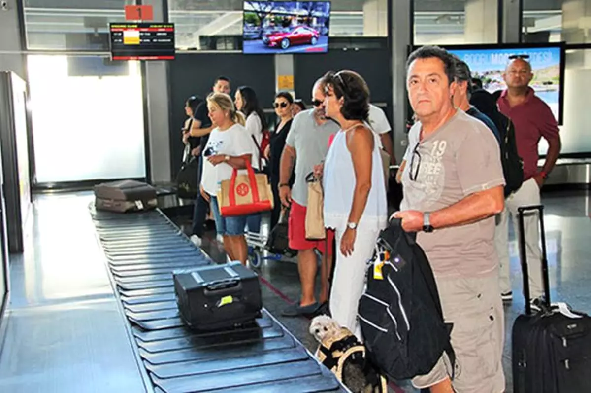 Bodrum\'da Tatil İşkenceye Döndü! Trafik Durma Noktasına Geldi, Plajlar Doldu Taştı