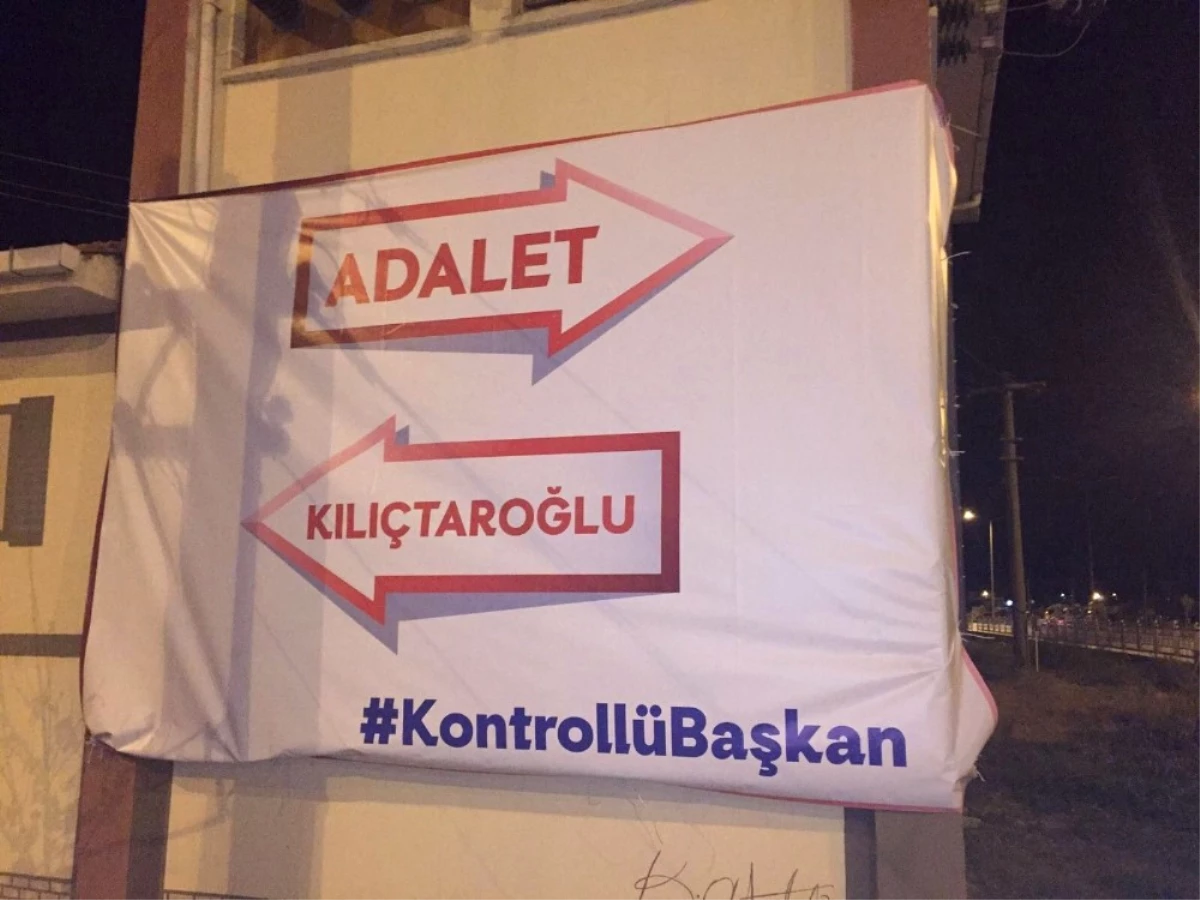 Adalet Kurultayı\'na Pankartlı Tepki