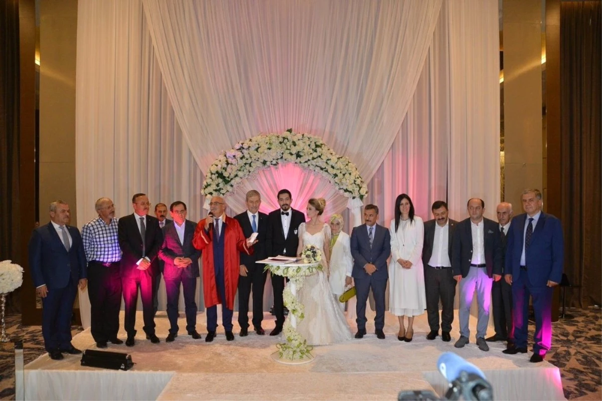Bakan Demircan, AK Parti İl Başkanı\'nın Oğlunun Düğününe Katıldı