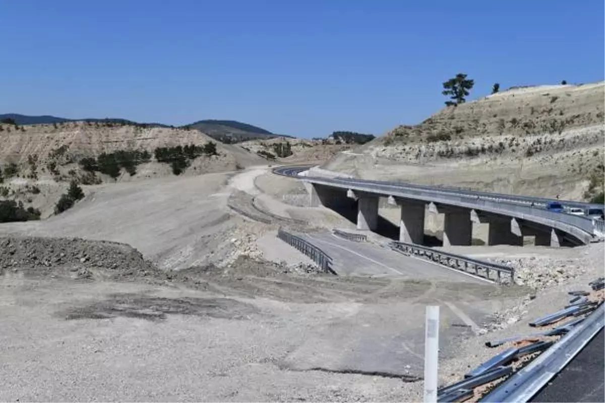 Bakan Zeybekci, Yapımı Tamamlanan Karayolunu İnceledi