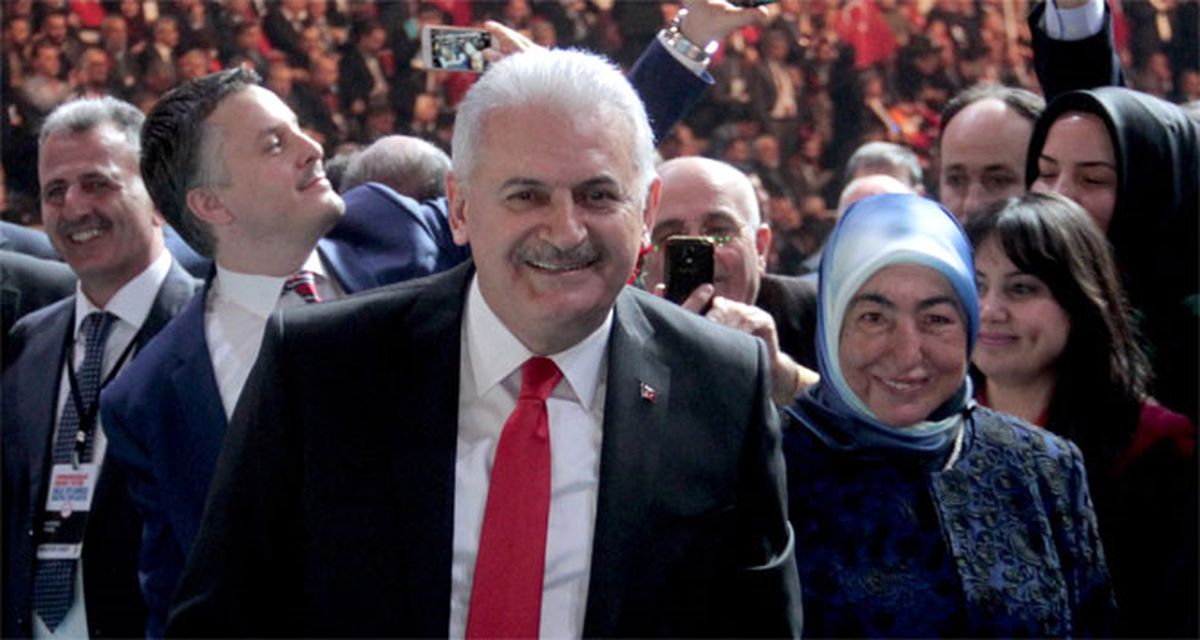 Başbakan Yıldırım ve Eşi Kurbanını Kızılay\'a Bağışladı