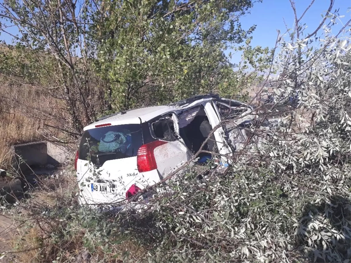 Başkent\'te Kontrolden Çıkan Otomobil Şarampole Yuvarlandı: 1 Ölü, 3 Yaralı