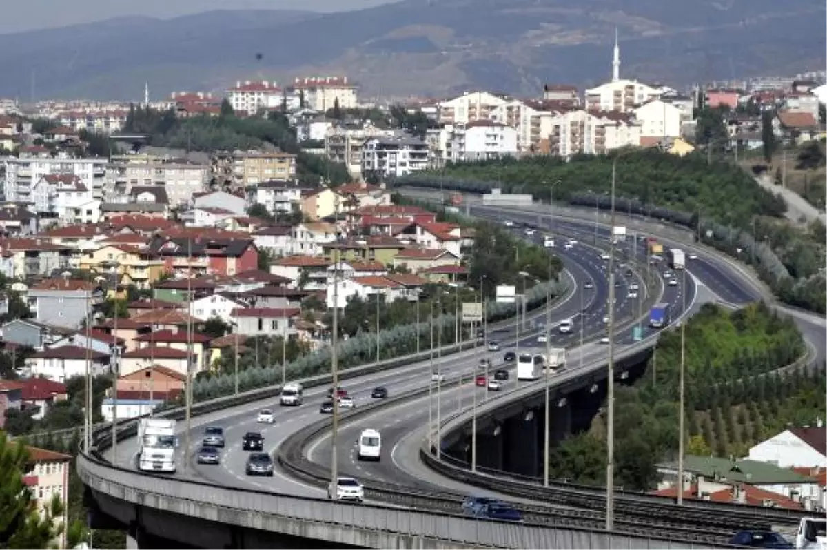 Bayram Tatilinin İlk Günü Tem ve D-100\'de Sorunsuz Ulaşım