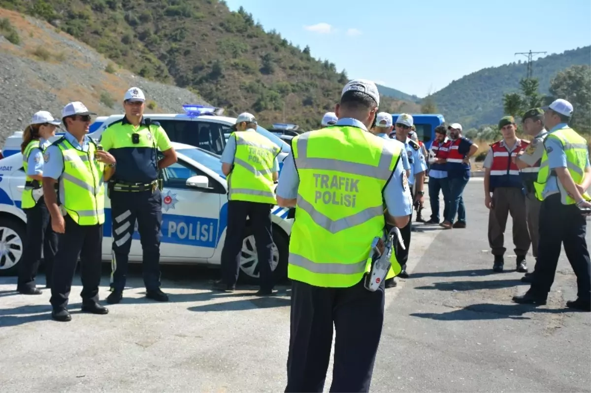 Bilecik\'te, \'Frene Değil, Kurala Güven\' Sloganıyla Polis ve Jandarmanın Trafik Denetimleri