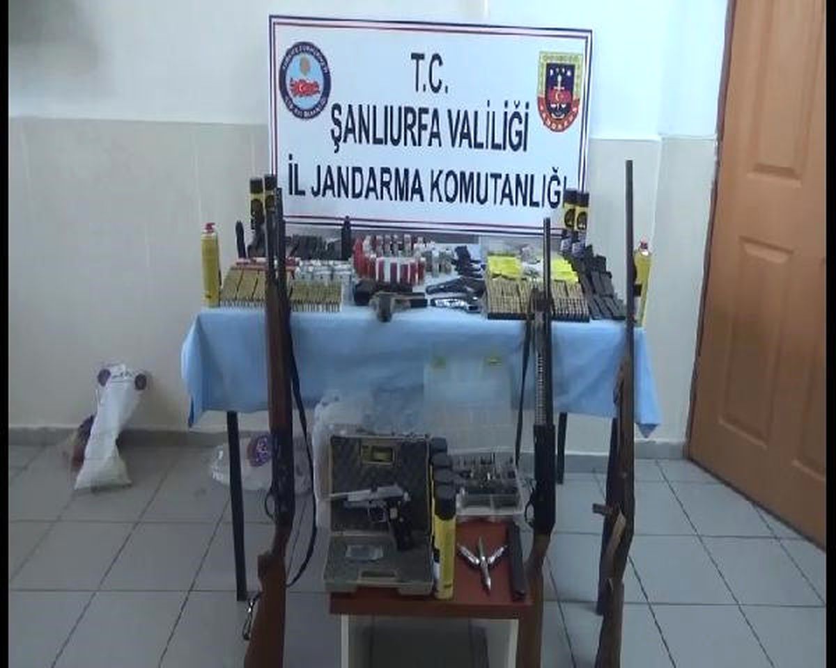 Birecik\'te Çok Sayıda Silah ve Mühimmat Ele Geçirildi