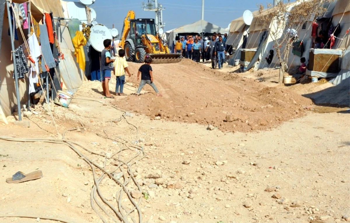 Çadır Kente Elektrik Hatları İzole Ediliyor