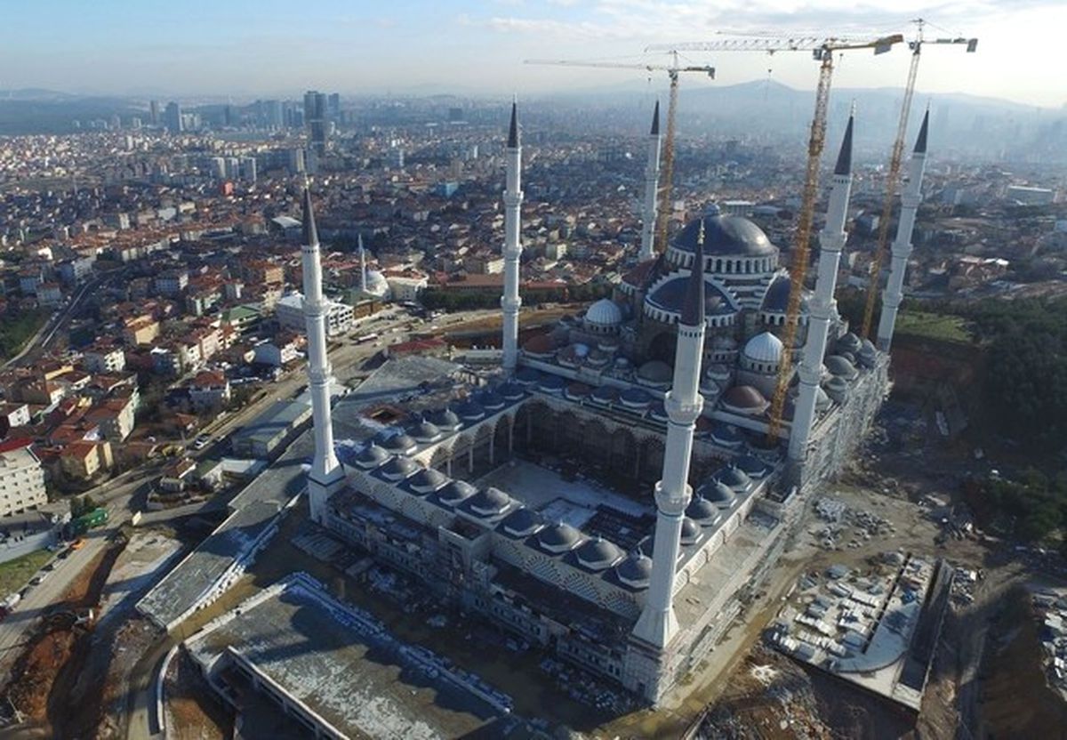 Çevre ve Şehircilik Bakanı Özhaseki: Çamlıca Camisi\'nin Alt Tarafındaki Mahalleyi Dönüştürüyoruz...