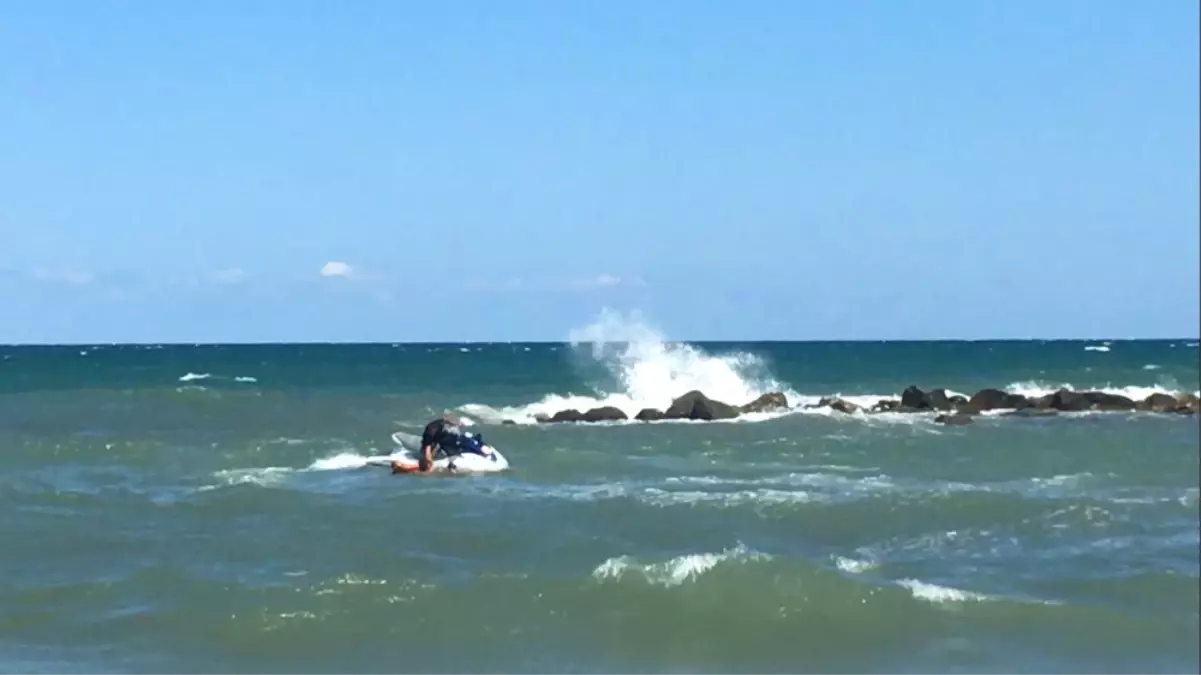 Dalgaların Arasından Jetski ile Kurtarıldı