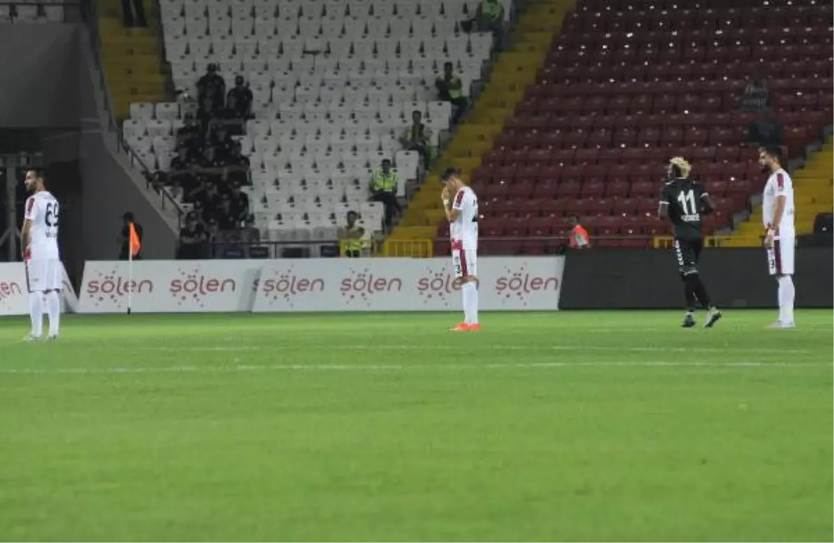 Gaziantepspor-Manisaspor Maçında Futbolculardan Protesto