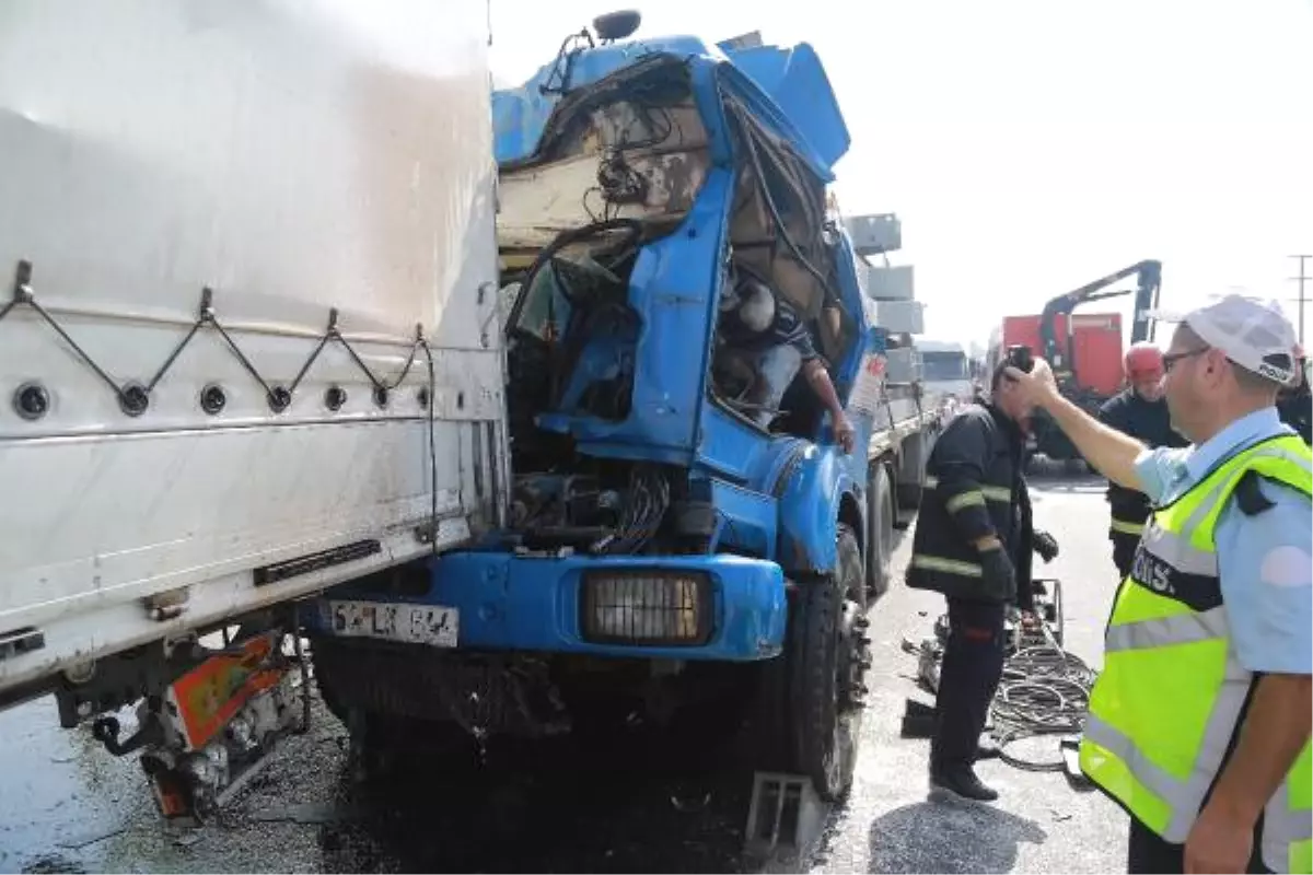 Kocaeli\'de Zincirleme Trafik Kazası: 5 Yaralı