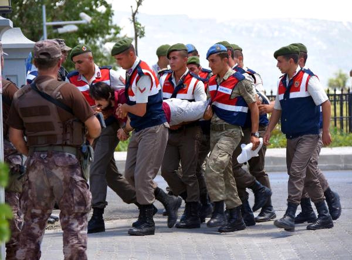 Mahkeme Başkanı\'ndan 3 Gündür Savunma Yapan Darbeci Yüzbaşıya; \'Yeter Artık, Aynı Şeyleri...