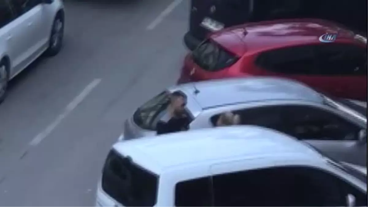Maltepe\'de Sokak Ortasında Kadına Şiddet Kamerada