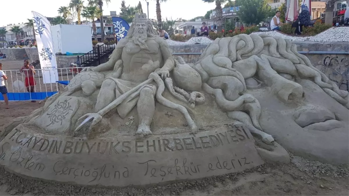 Medusa ve Posedion Kum Heykelleri Beğeni Topladı