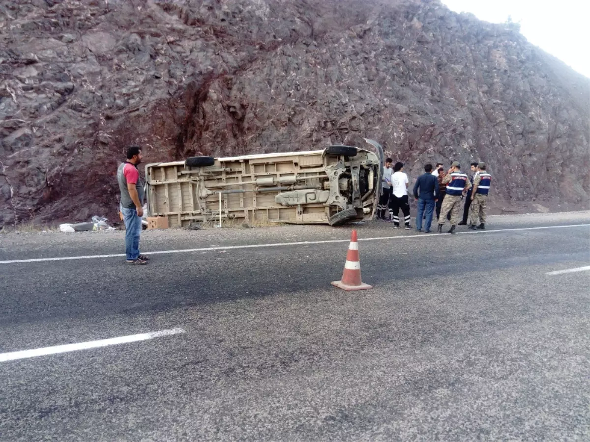 Mevsimlik İşçileri Taşıyan Minibüs Takla Attı: 1 Ölü, 9 Yaralı