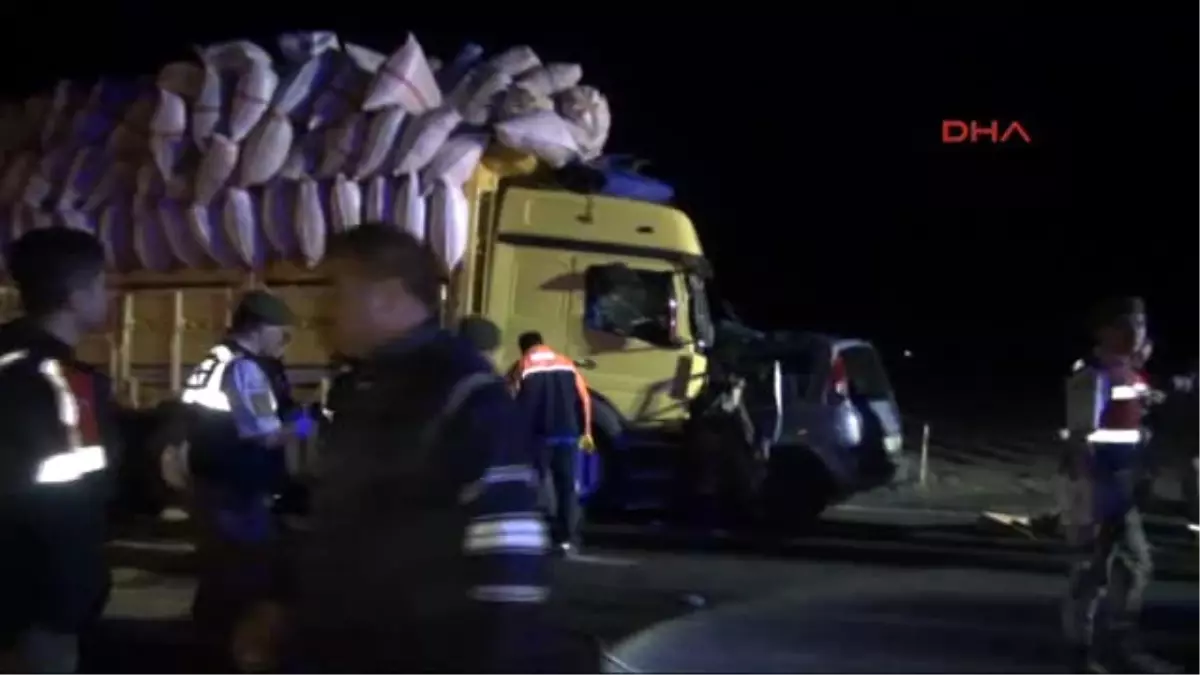 Niğde Kamyon ile Fransa Plakalı Otomobil Çarpıştı: 3 Ölü, 5 Yaralı