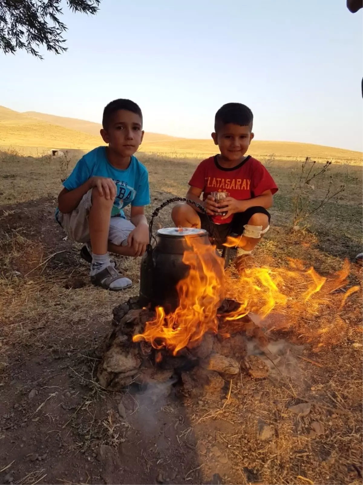 Tutak\'ta Çocukların Çay Keyfi