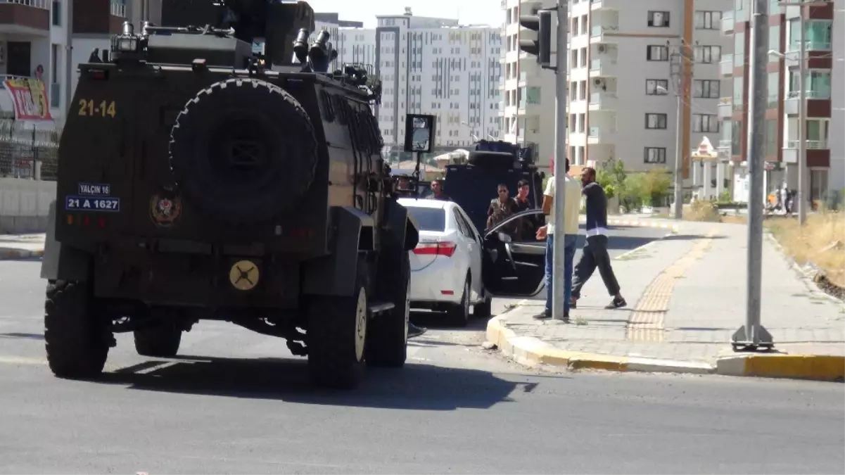 Uygulamaya Takıldı, Başına Silah Dayadı