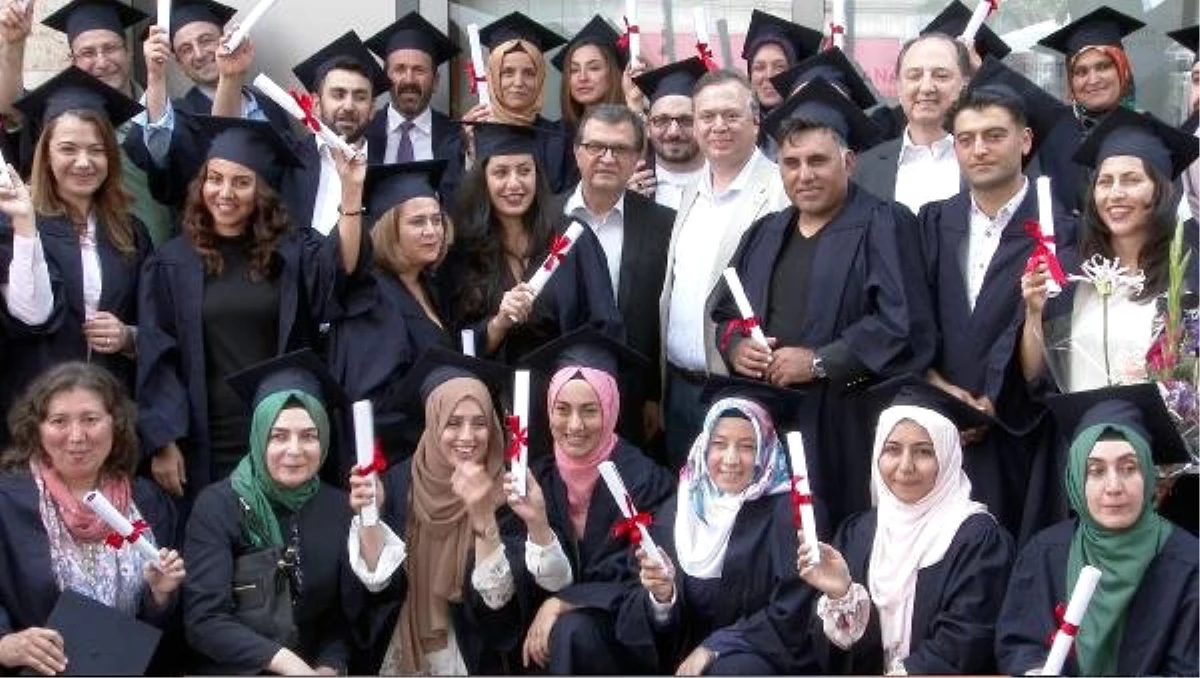 Anadolu Üniversitesi Öğrencileri Köln\'de Cübbe Giyip Diplomalarını Aldılar